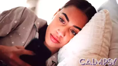 Psychology says people who still reread old text messages from years ago share these 10 emotional reflection patterns